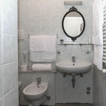 Otel Serafino 2*